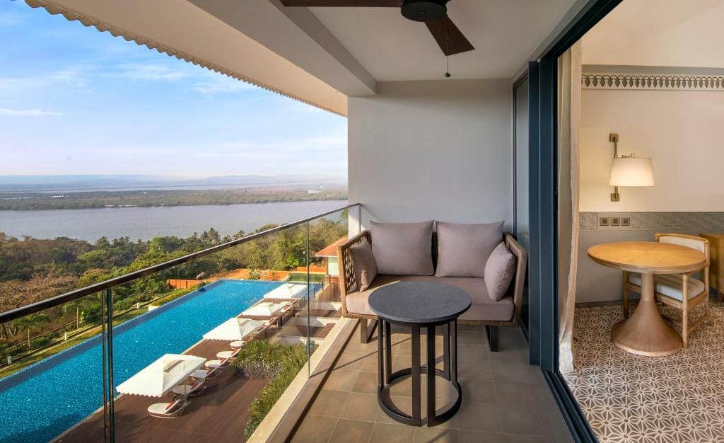 King Executive River View with Balcony room - Image 1