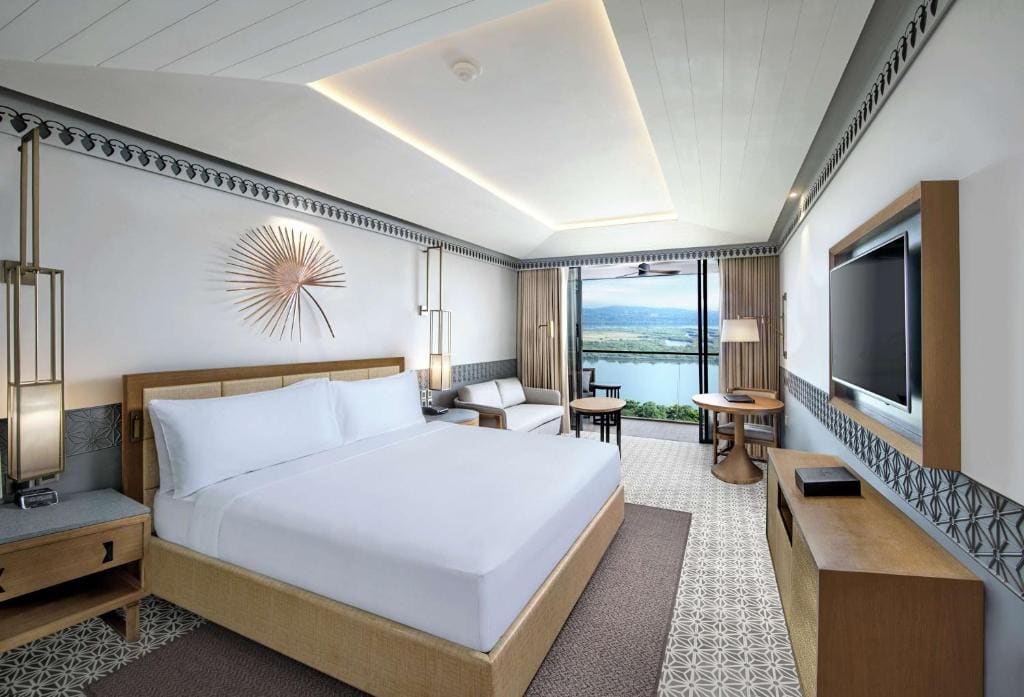 King Executive River View with Balcony room - Image 2