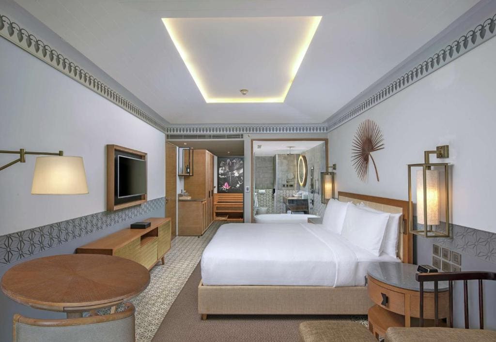 Deluxe Suite River View with Balcony room - Image 1