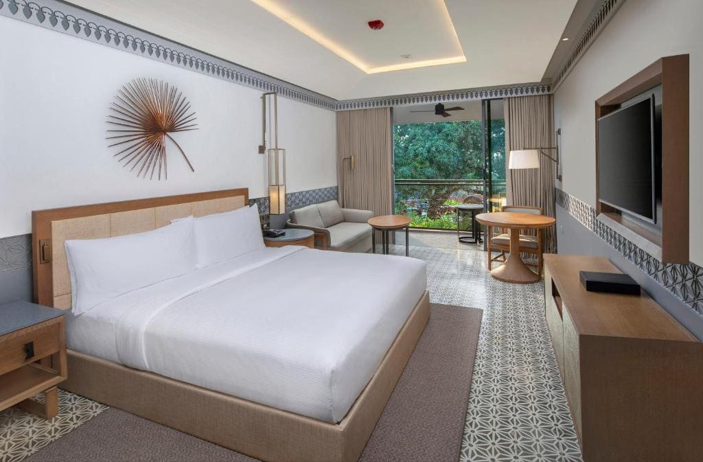 King Deluxe Room Forest View With Balcony room - Image 1