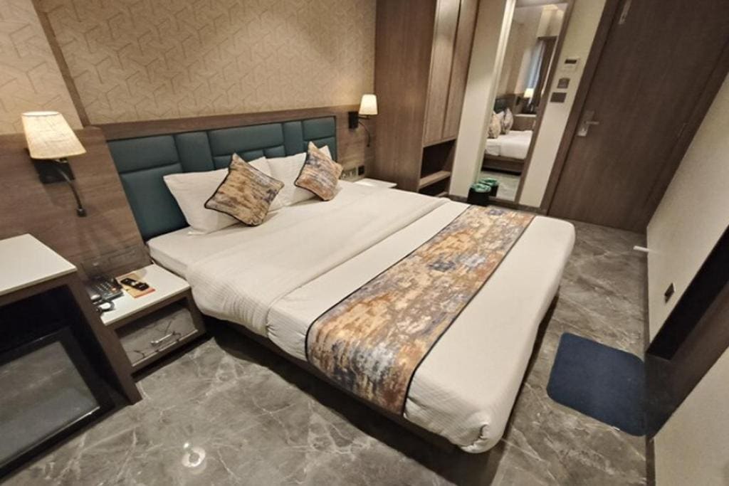 Deluxe Room room - Image 2