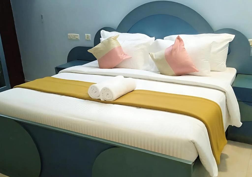 Deluxe Double Room with Bath room - Image 1