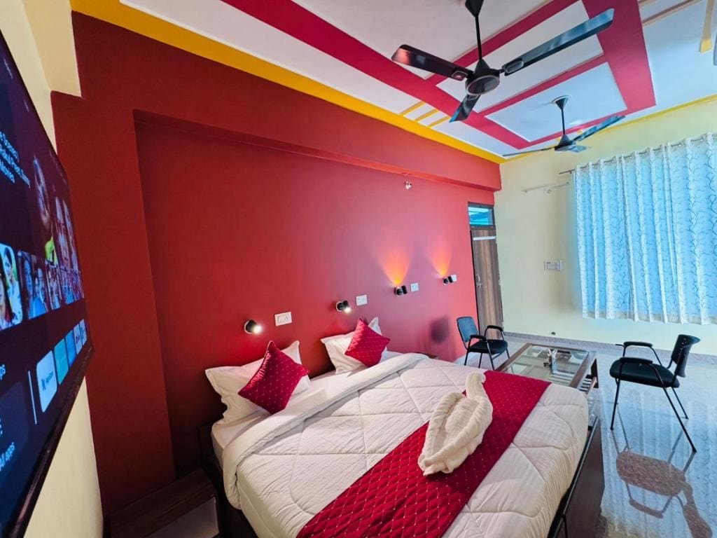 Double Room with Pool View room - Image 1