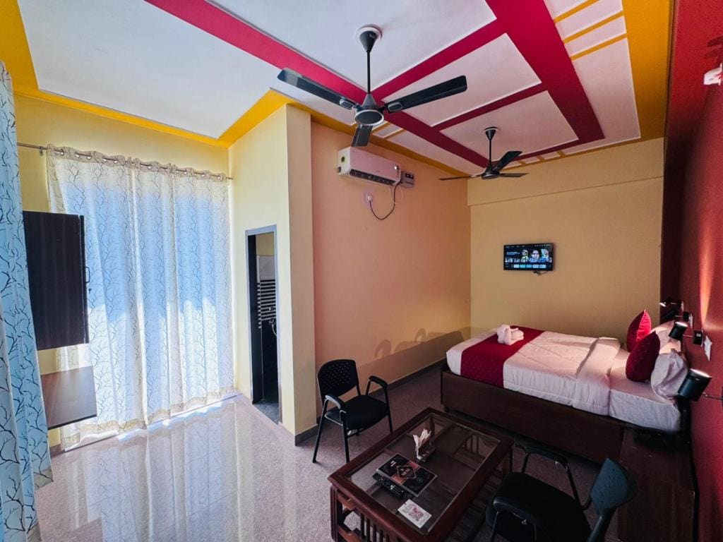Double Room with Pool View room - Image 2