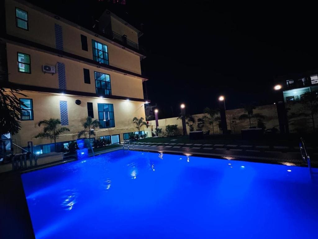Double Room with Pool View room - Image 3