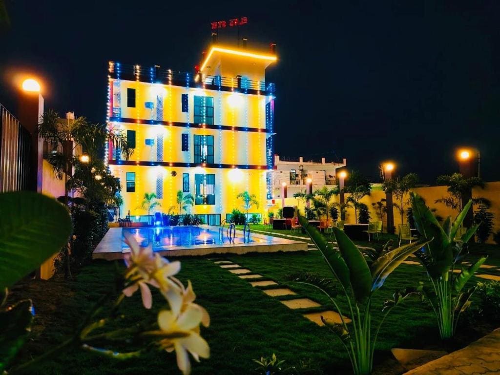 Deluxe Double Room with Balcony room - Image 1