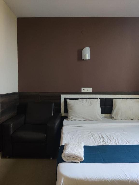 Deluxe Room room - Image 2