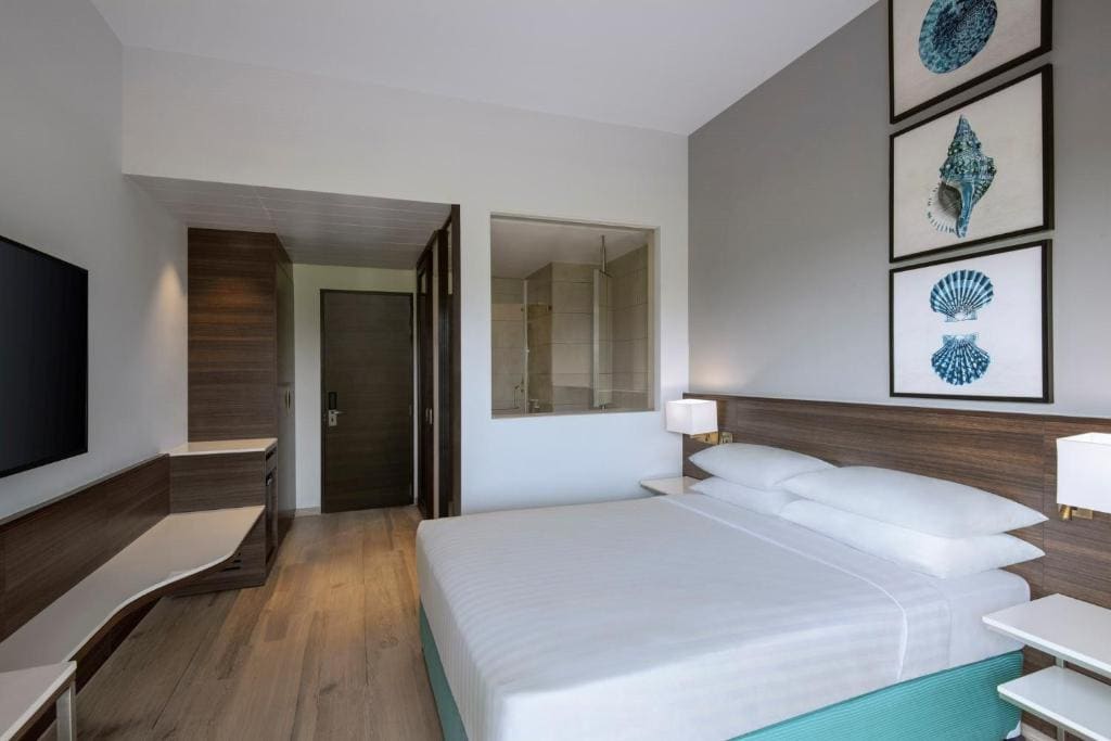 Fairfield Deluxe Room with Balcony - Complimentary evening high tea on day of arrival between 4.30 PM and 6.30 PM (validity 30th Sep, 2026) - Beer on Arrival room - Image 1