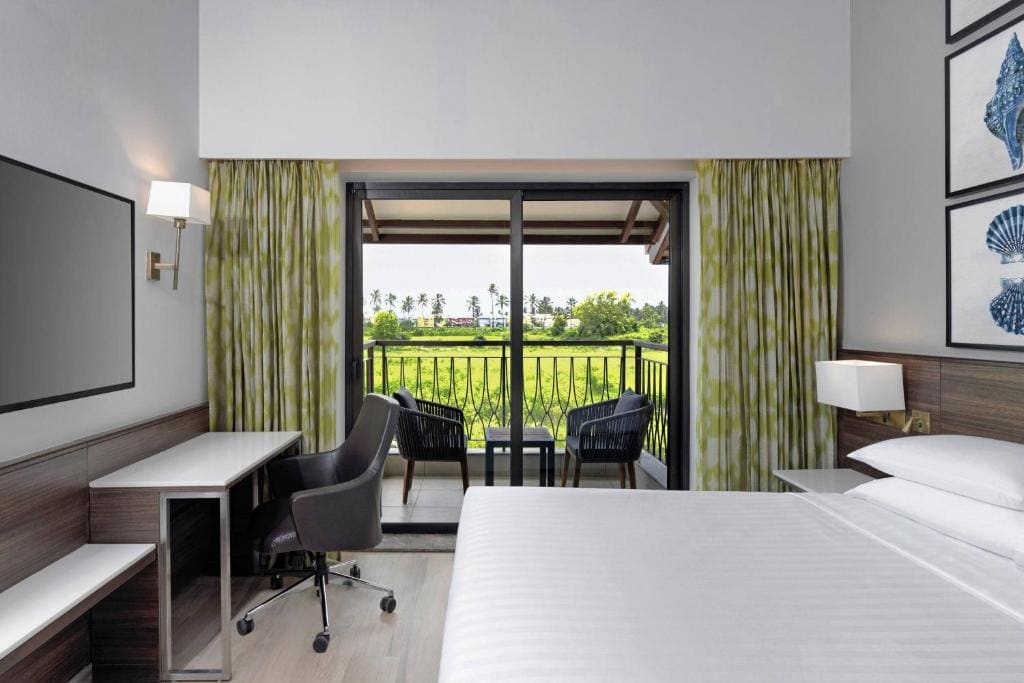 Fairfield Deluxe Room with Balcony - Complimentary evening high tea on day of arrival between 4.30 PM and 6.30 PM (validity 30th Sep, 2026) - Beer on Arrival room - Image 3