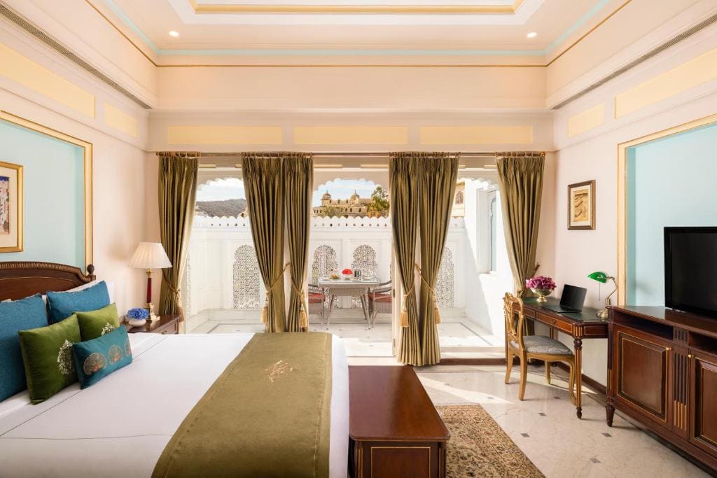 Grand Luxury Suite Courtyard View room - Image 1