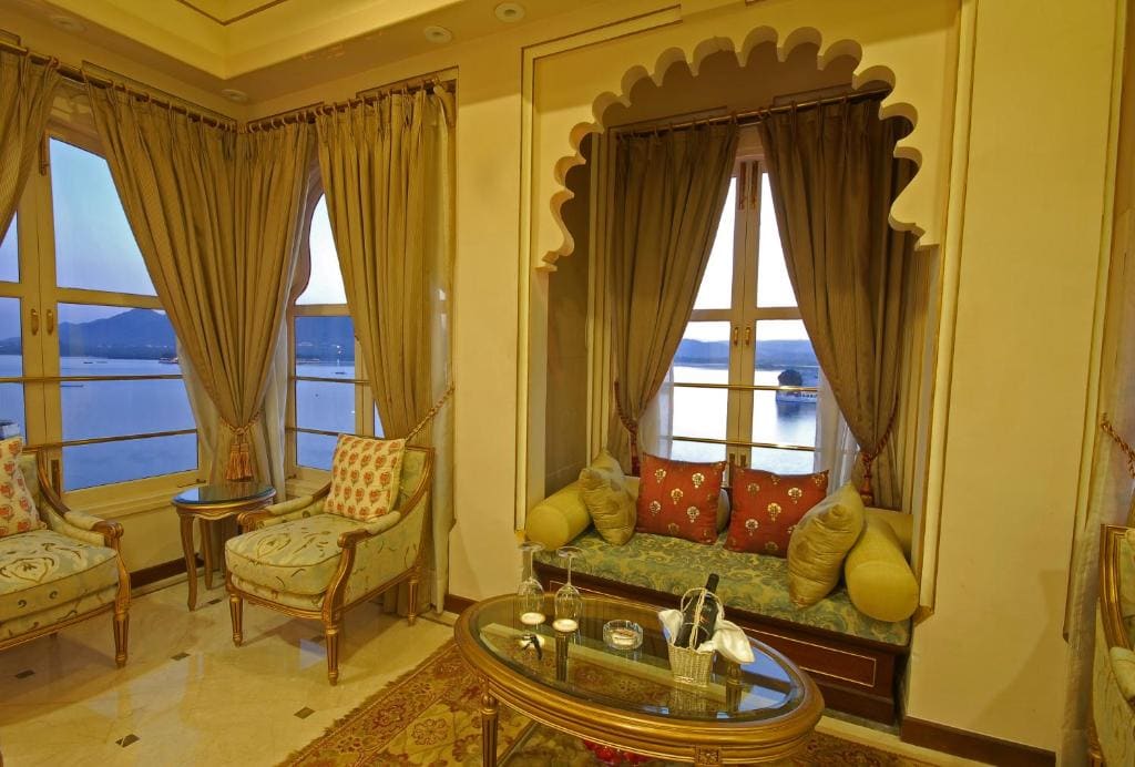 Deluxe Suite Lake View room - Image 2
