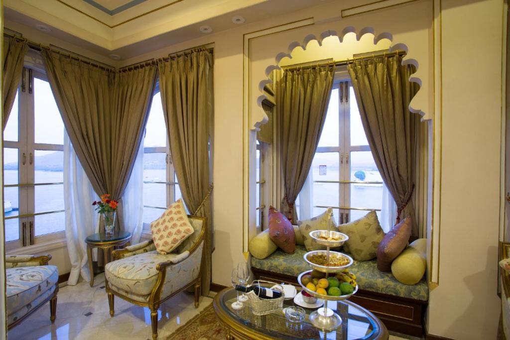 Deluxe Suite Lake View room - Image 3