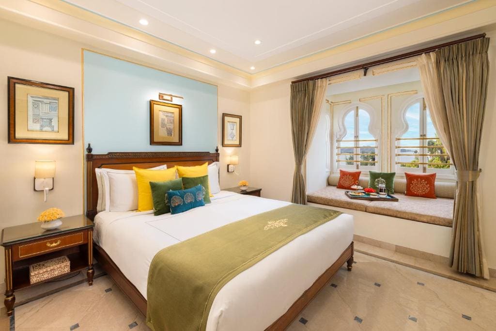 Deluxe Suite Lake View room - Image 1