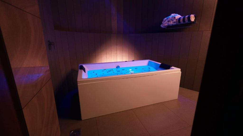 King Room with Spa Bath room - Image 3