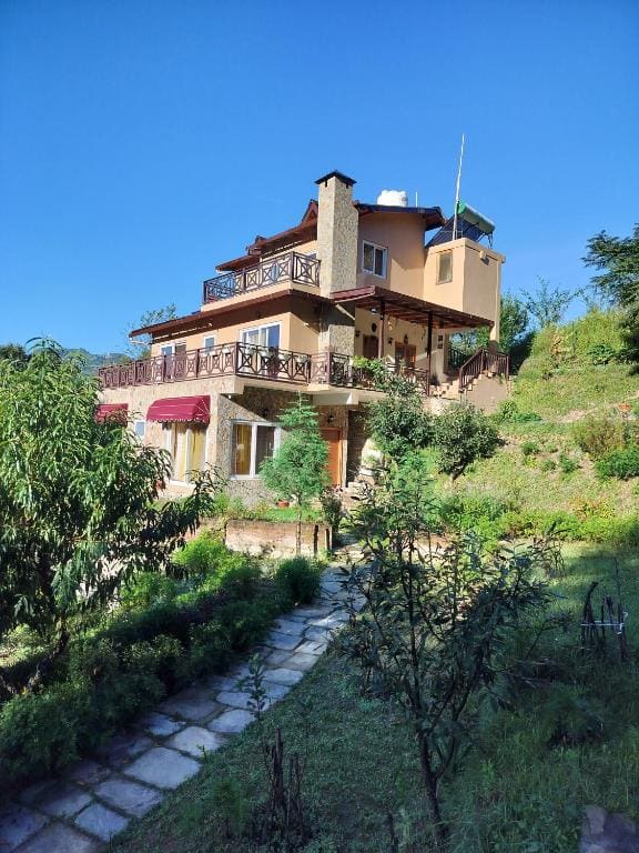 Double Room with Balcony room - Image 3