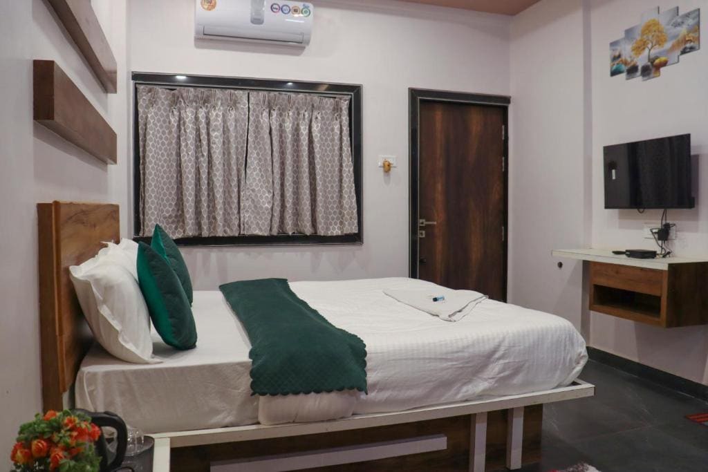 Two-Bedroom Suite room - Image 2
