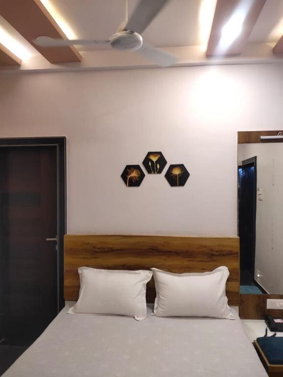Deluxe Room room - Image 2