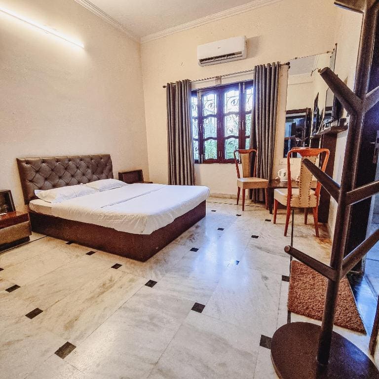 Deluxe Queen Suite room - Image 1