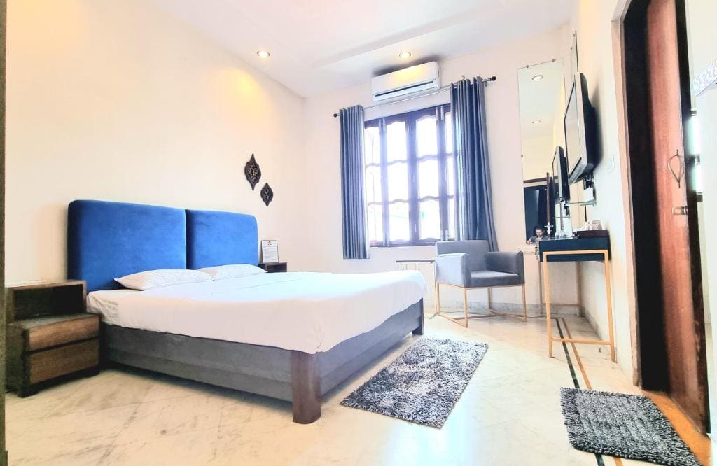 Deluxe Queen Suite room - Image 2