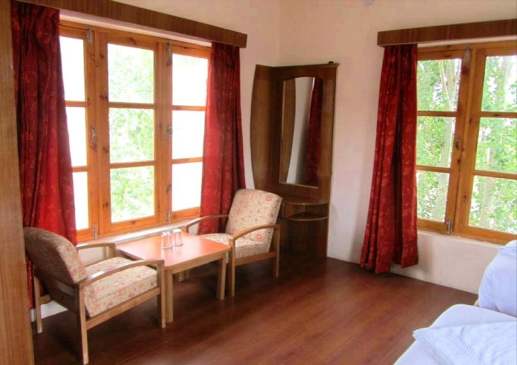 Deluxe Double or Twin Room room - Image 2