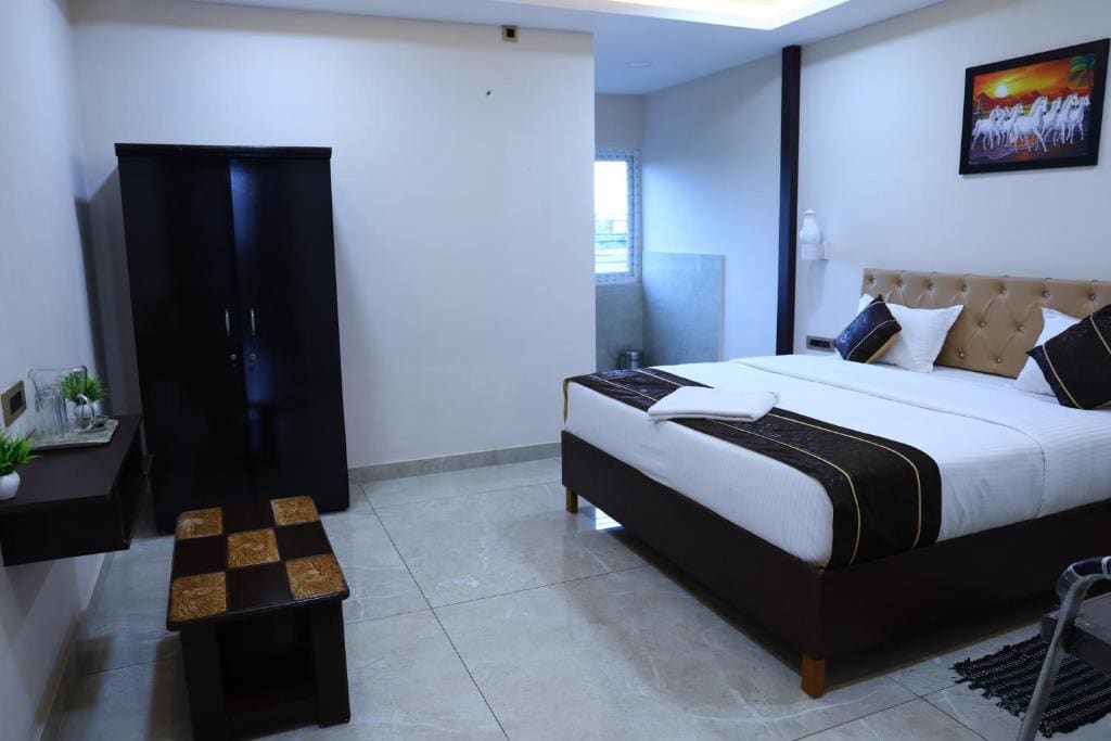 Standard King Room room - Image 3