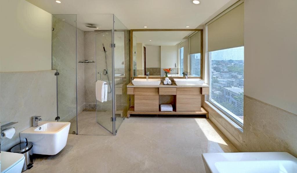 Deluxe Suite - 1 King Bed , Living Room room - Image 3