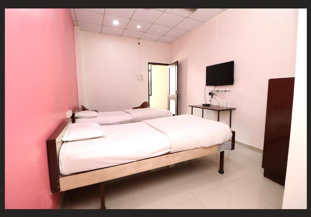 Executive Twin Room - AC room - Image 3