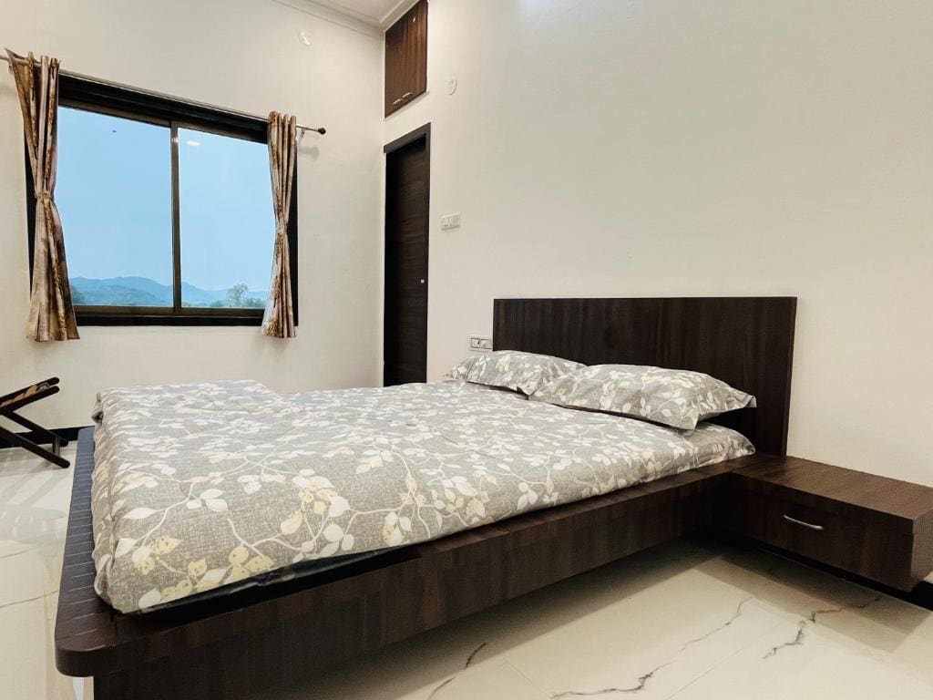 Double Room with Mountain View room - Image 2