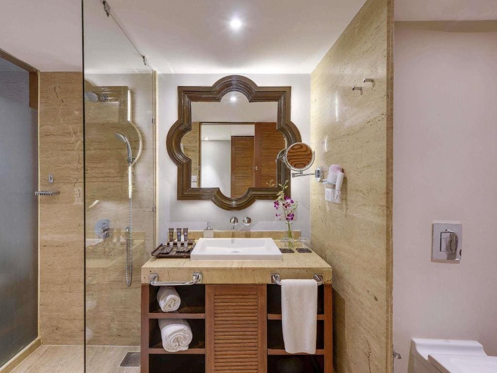 Superior Twin Room with Balcony room - Image 2
