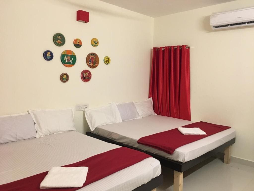 One-Bedroom Apartment room - Image 1