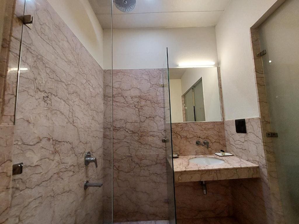 Deluxe Room room - Image 2