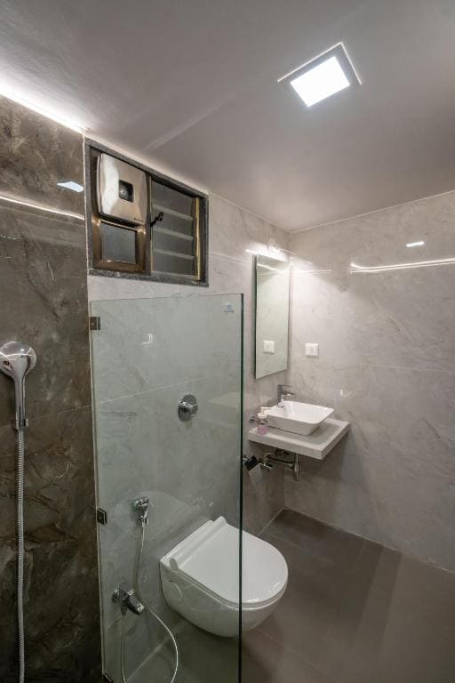 AC Cottage with Balcony room - Image 1