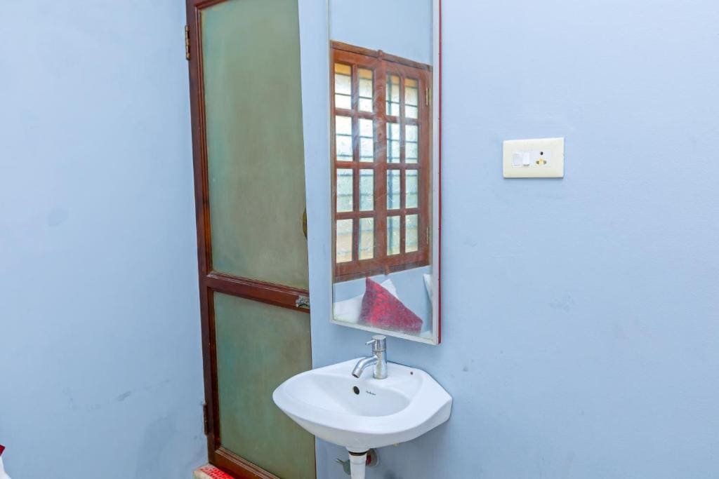 Economy Double Room room - Image 3