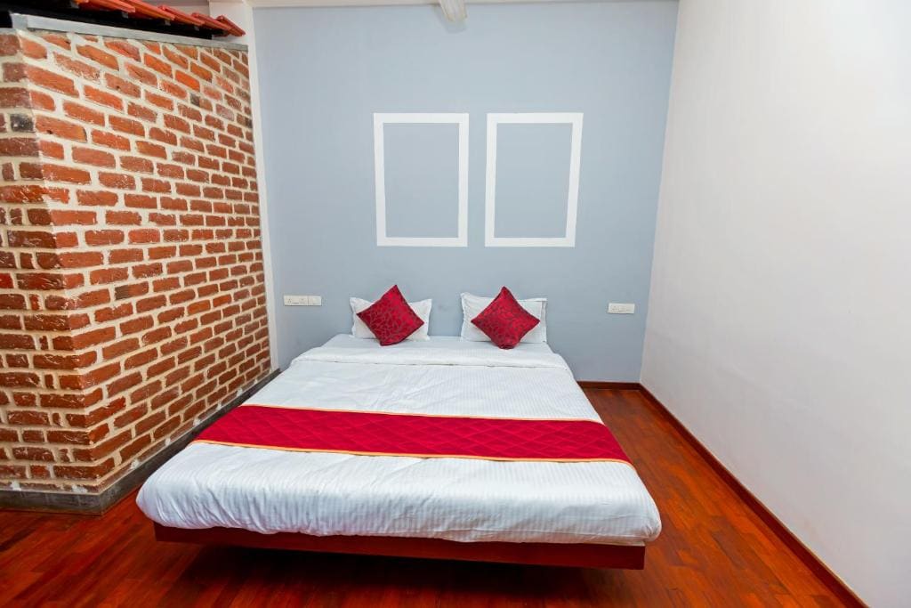 Family Room room - Image 3