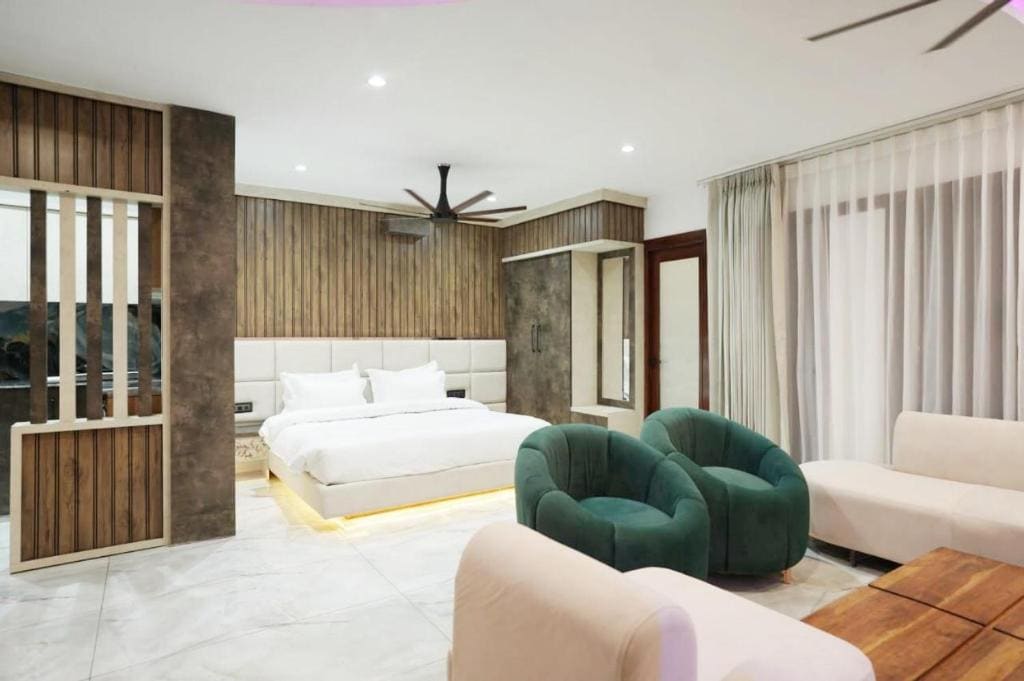 Deluxe Suite room - Image 3