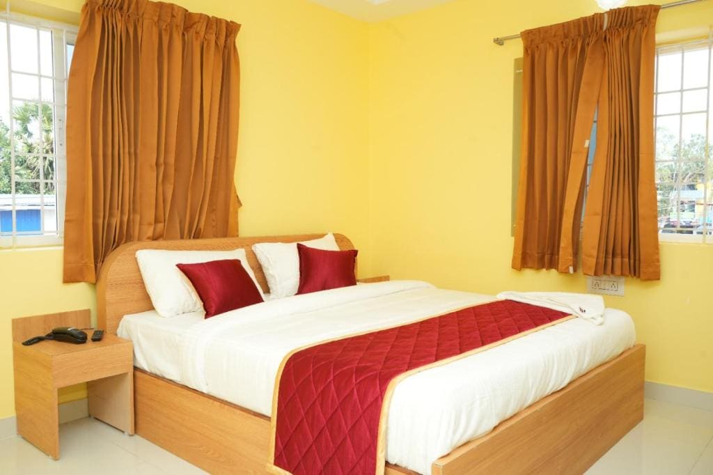 Deluxe King Room room - Image 2