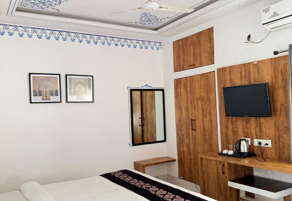 Deluxe Room room - Image 3