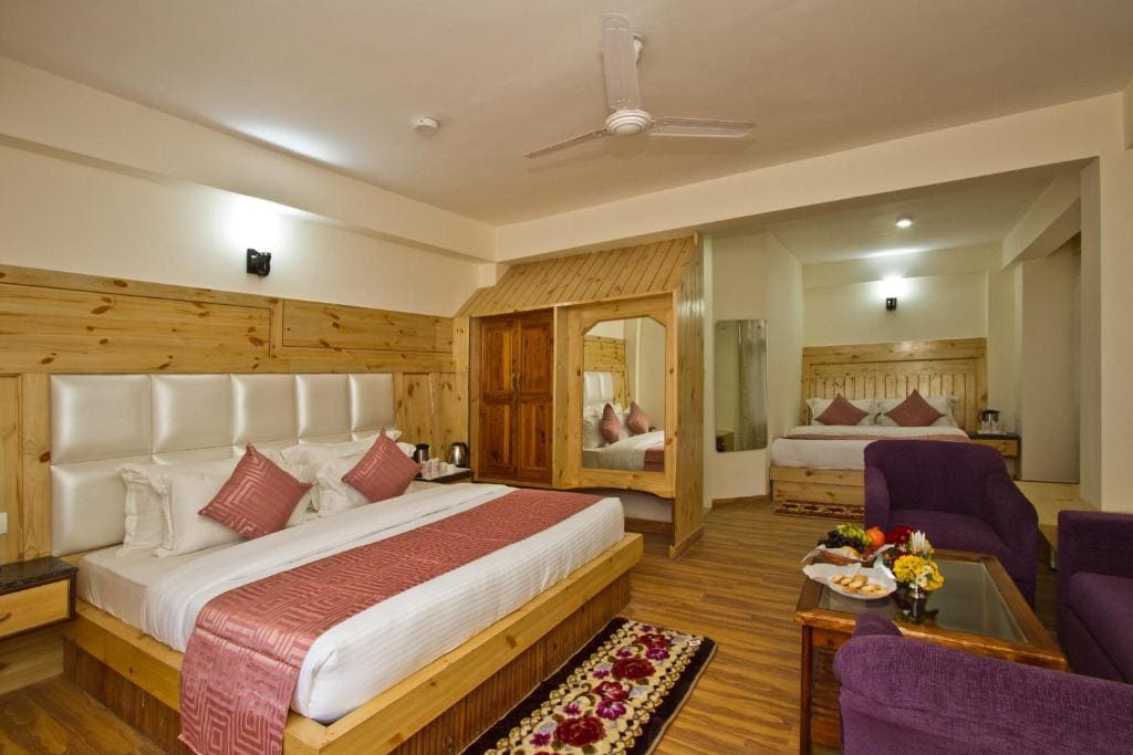 Family Room room - Image 2