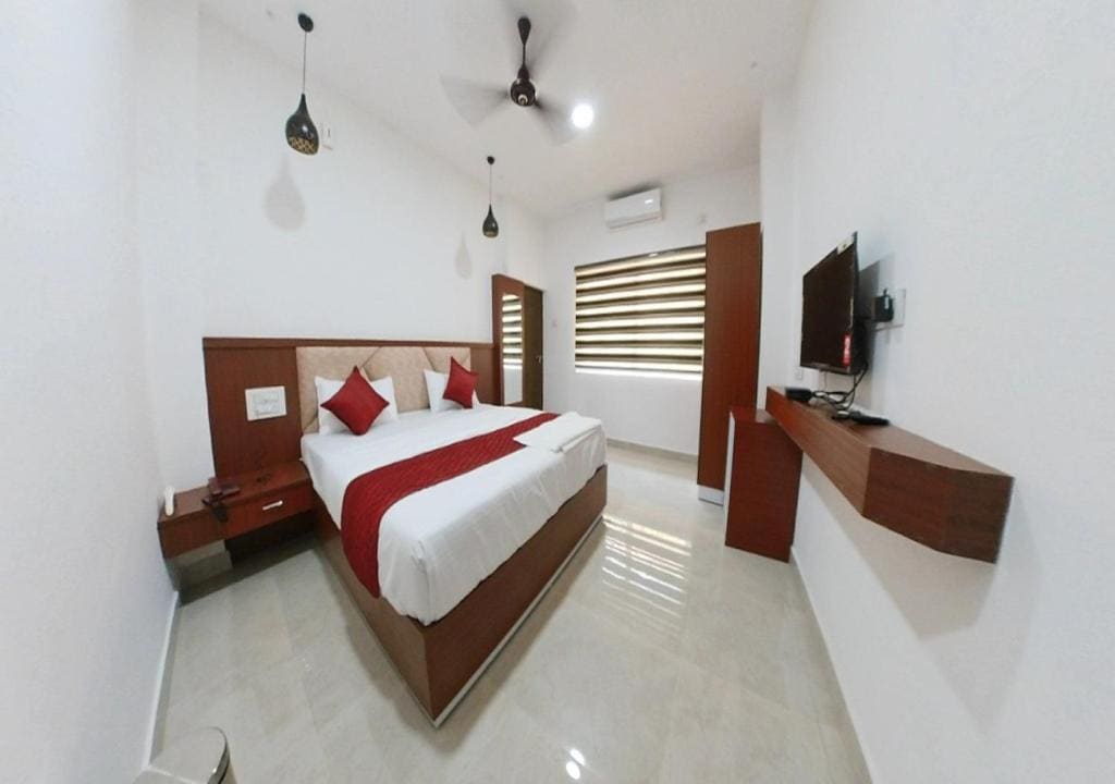 Deluxe King Room room - Image 3