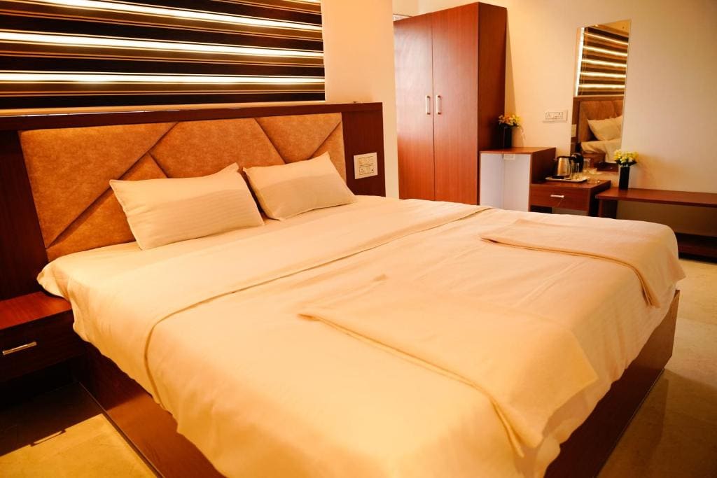 Deluxe King Room room - Image 1