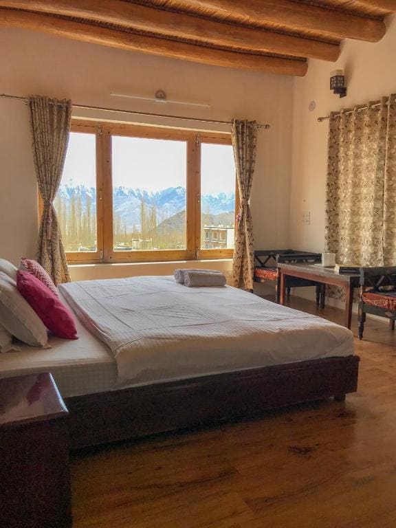 Double Room with Mountain View room - Image 3