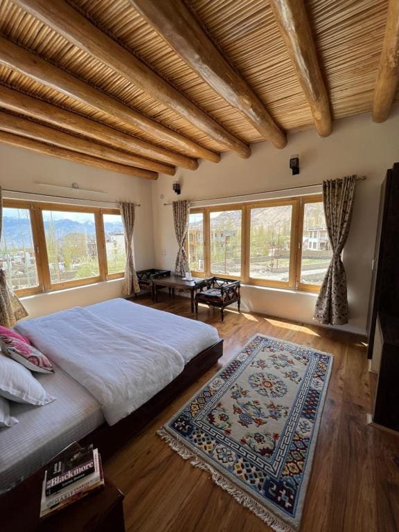 Double Room with Mountain View room - Image 2
