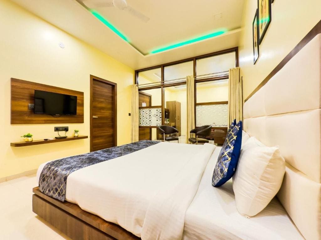 King Studio with Sofa Bed room - Image 1