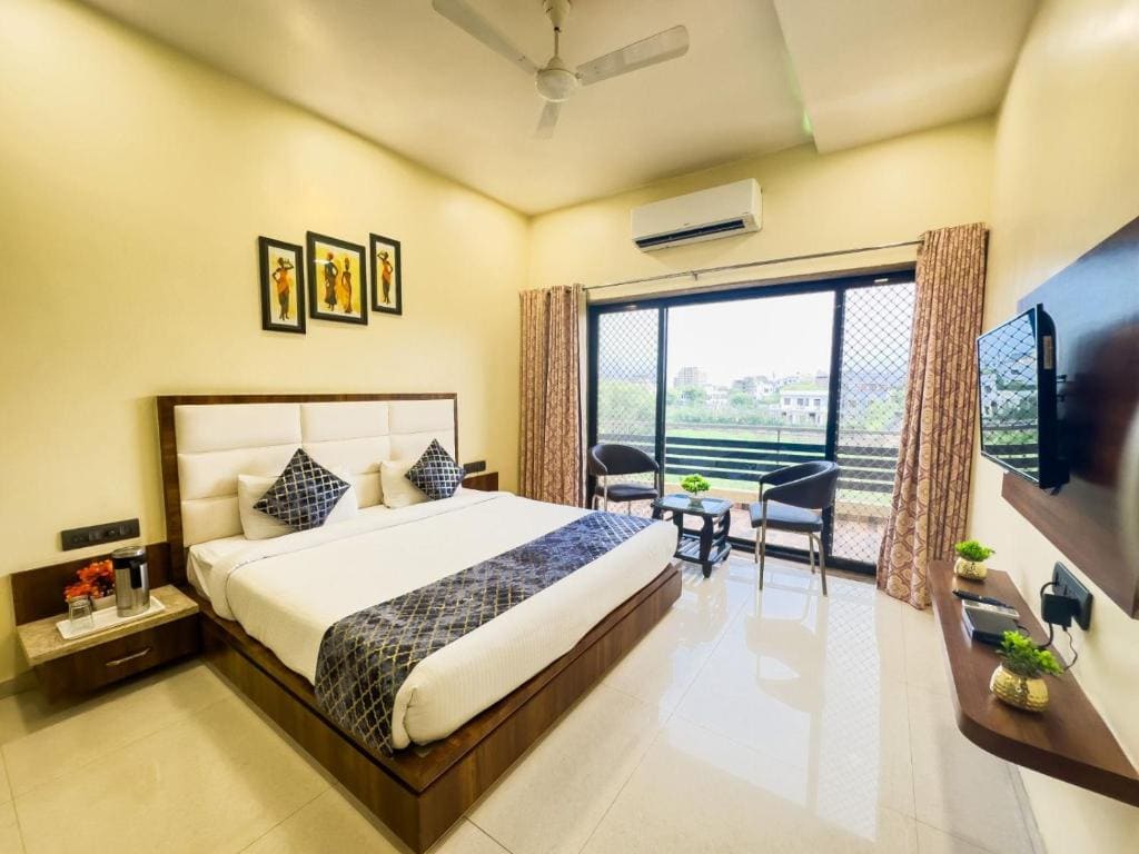 King Studio with Sofa Bed room - Image 2