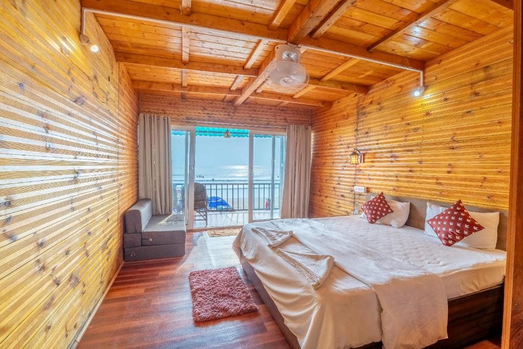 Deluxe Double Room with Sea View room - Image 2