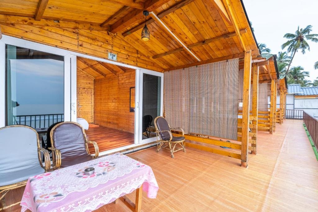Deluxe Double Room with Balcony and Sea View room - Image 3