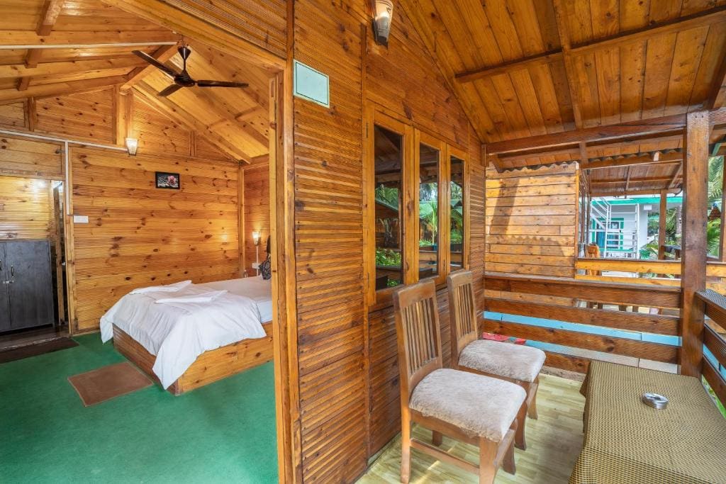 Deluxe Double Room with Side Sea View room - Image 1