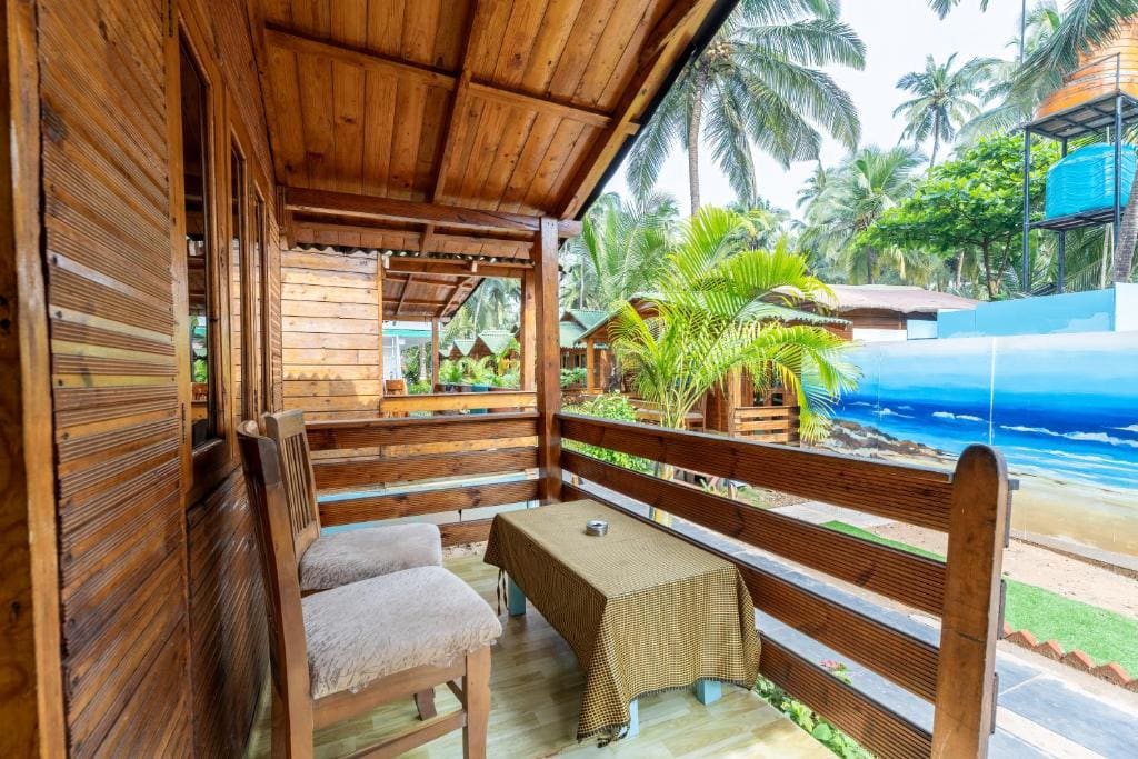 Deluxe Double Room with Side Sea View room - Image 3