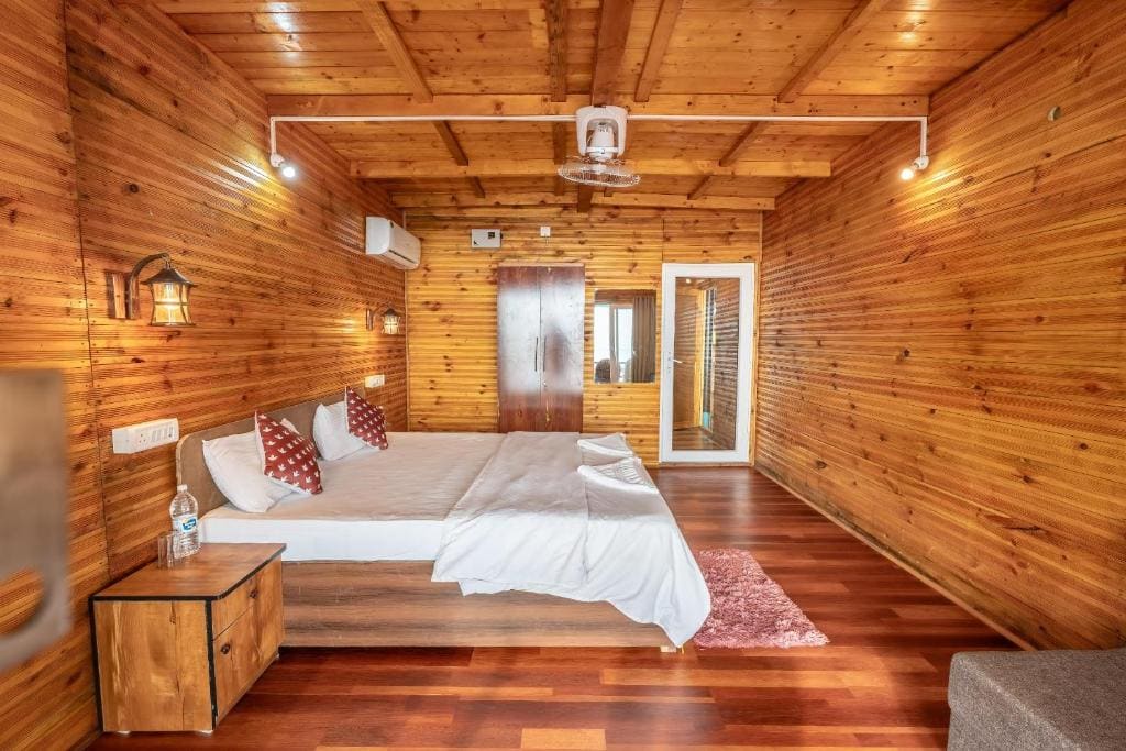 Deluxe Double Room with Sea View room - Image 3