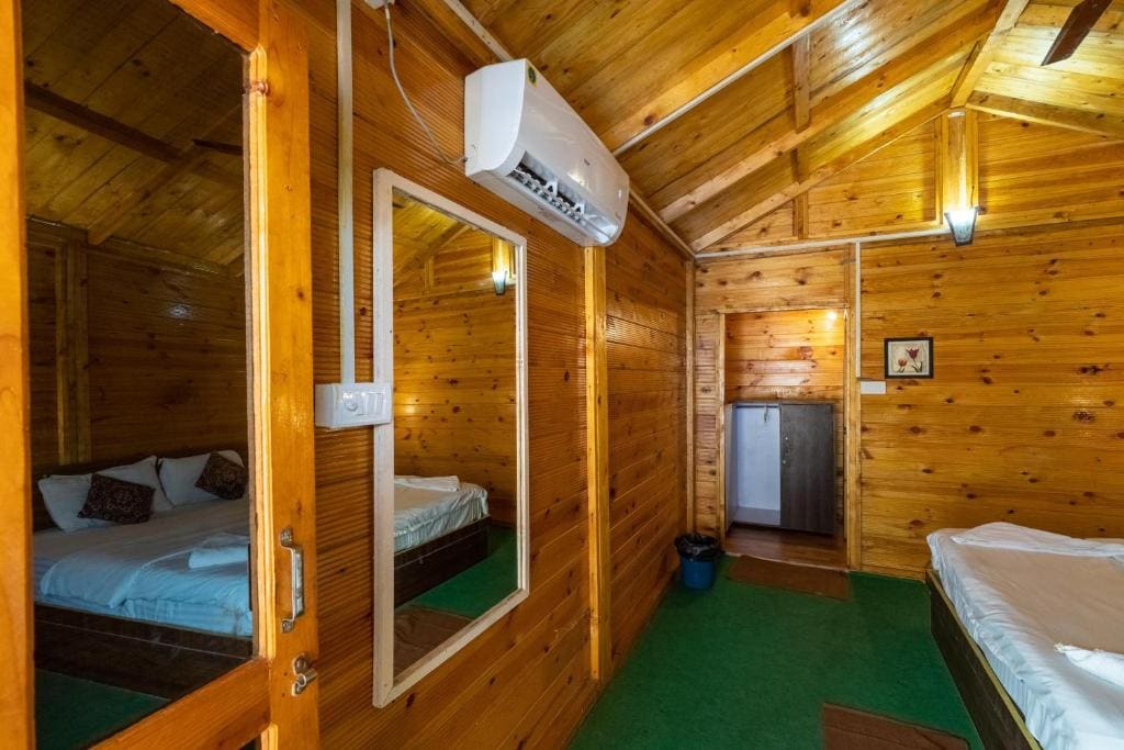 Deluxe Double Room with Balcony room - Image 2